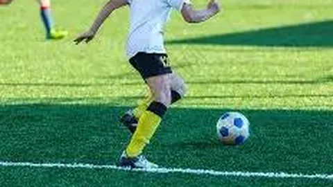 “曼联后防线告急！英超连续9轮失球，危机四伏何时休？”